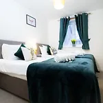 Brunel Apartment, Sleeps 4, 2 Bedrooms, Free Parking, Long Stay Disc