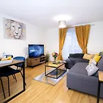 Brunel Apartment, Sleeps 4, 2 Bedrooms, Free Parking, Long Stay Disc