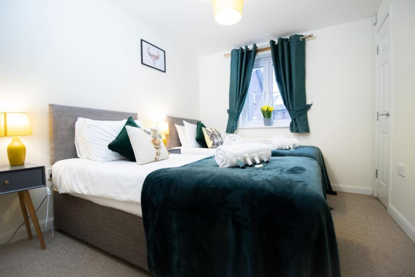 Brunel Apartment, Sleeps 4, 2 Bedrooms, Free Parking, Long Disc Apartment