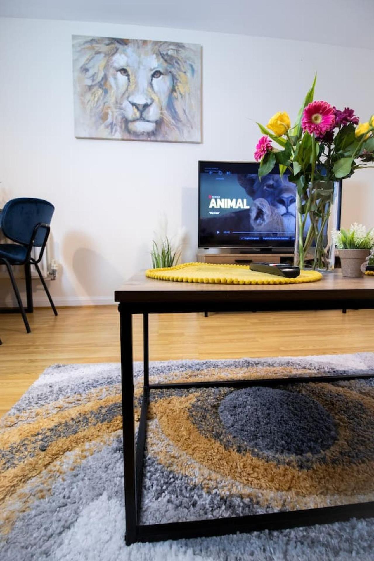 Brunel Apartment, Sleeps 4, 2 Bedrooms, Free Parking, Long Disc