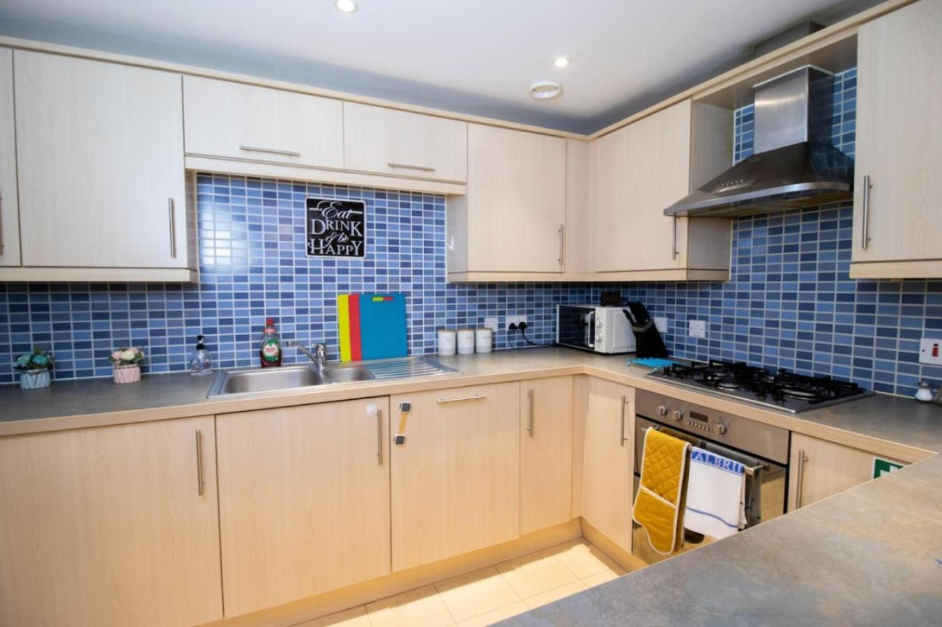 Brunel Apartment, Sleeps 4, 2 Bedrooms, Free Parking, Long Disc Apartment