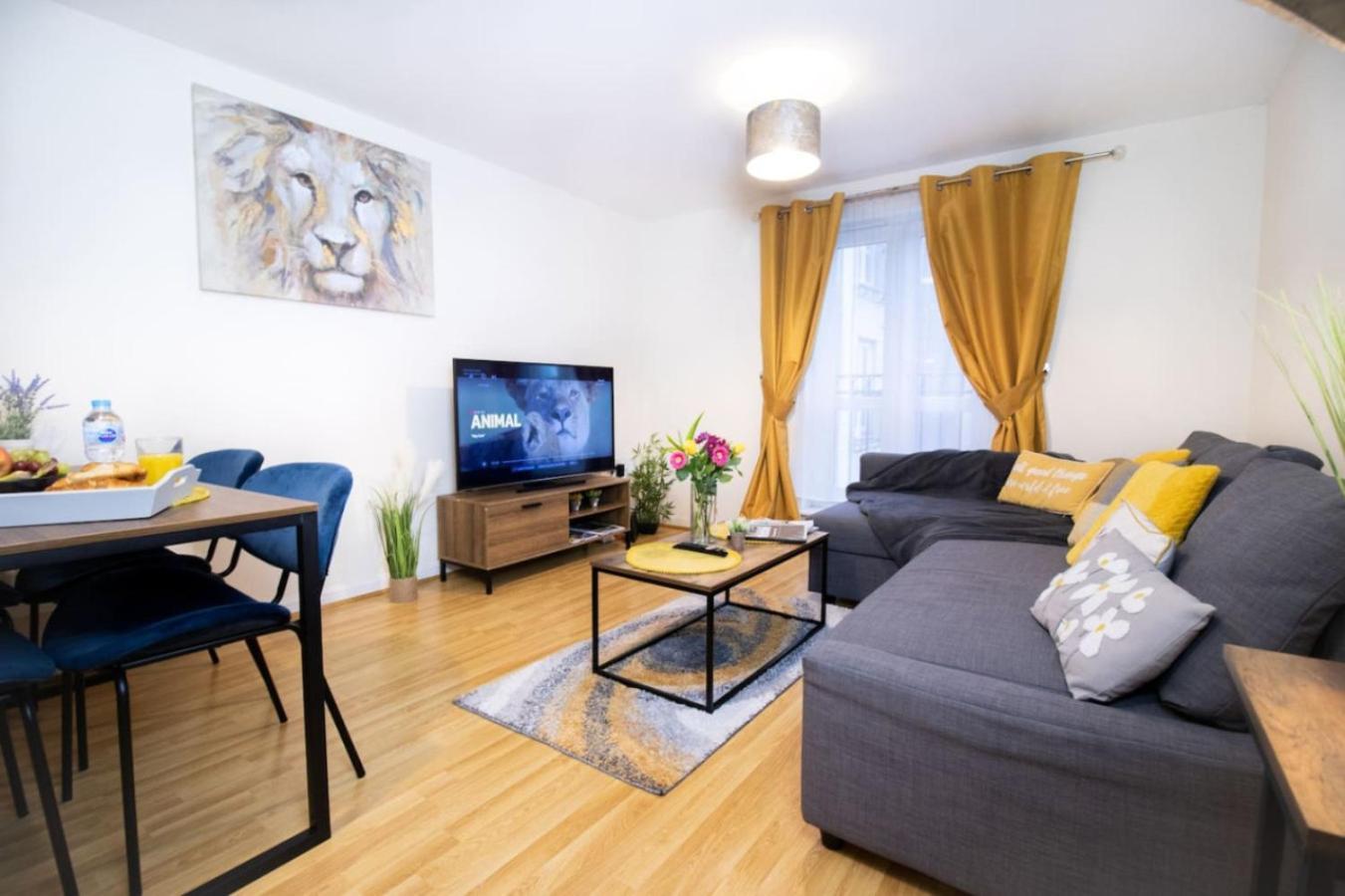 Brunel Apartment, Sleeps 4, 2 Bedrooms, Free Parking, Long Disc